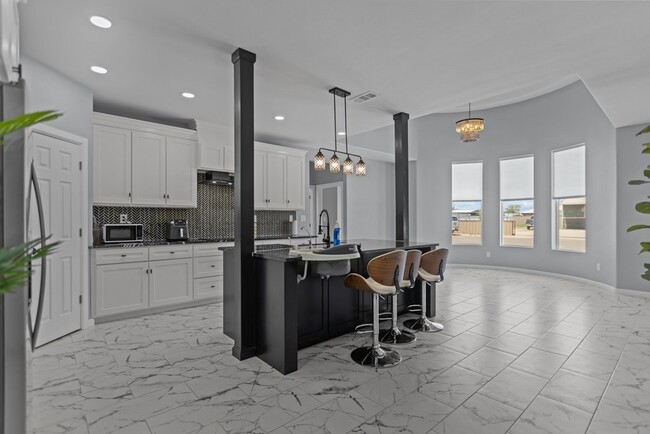 Building Photo - 12029 W Palomino Dr