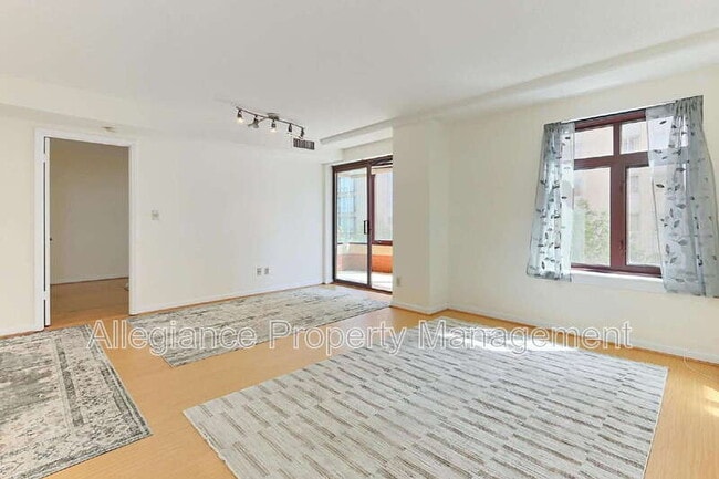 Building Photo - 2400 Clarendon Blvd