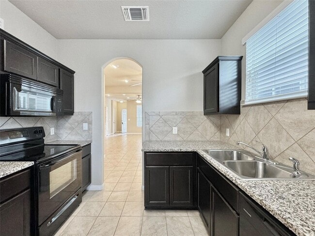 Building Photo - 407 Katmai Cir