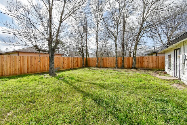 Building Photo - 2708 Morningside Ln