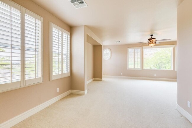 Building Photo - Live The Red Rock Country Club Lifestyle!!