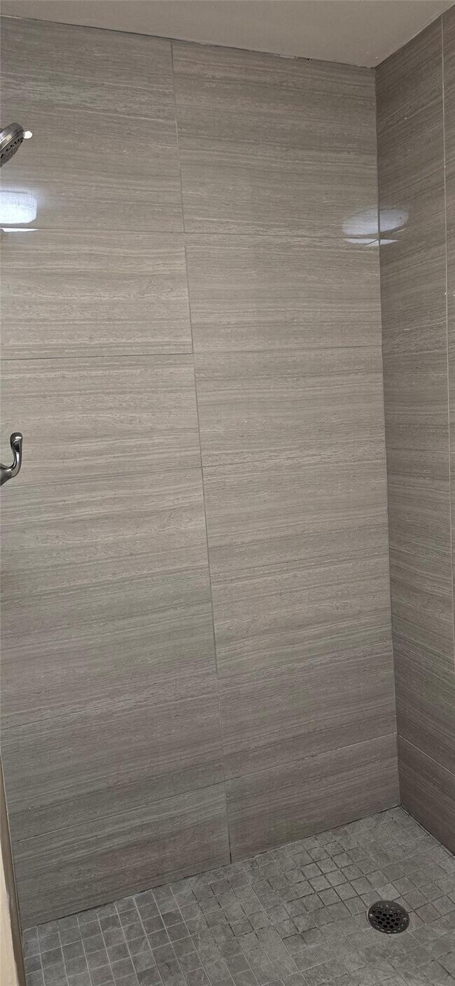 Building Photo - 8000 S Colony Cir