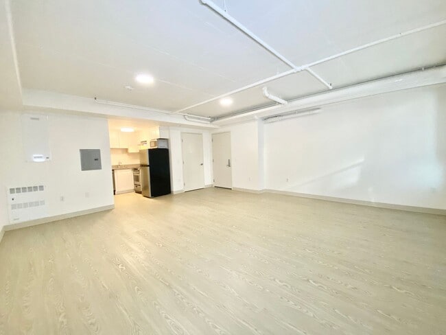 Interior Photo - 750 Harrison St