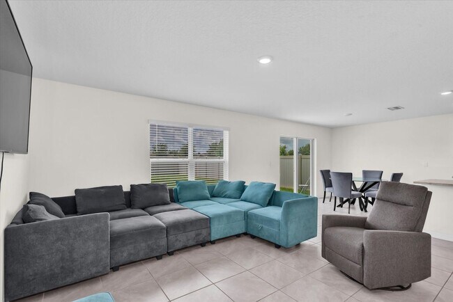Building Photo - Available now in Wimauma | Spacious 5BR Home with 2,600+ Sqft