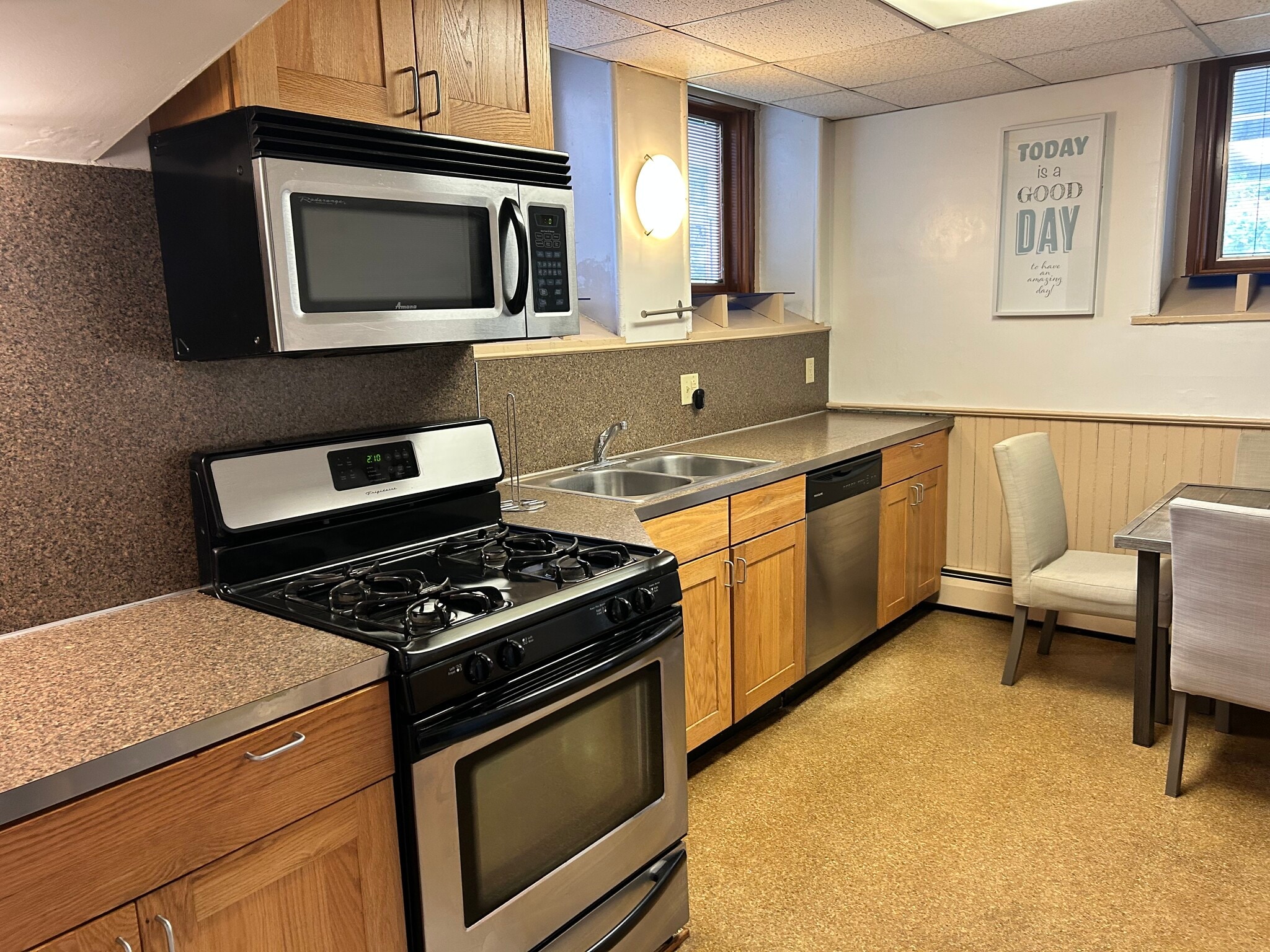 Building Photo - 127 College Ave