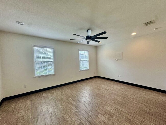 Building Photo - 331 N Trask St