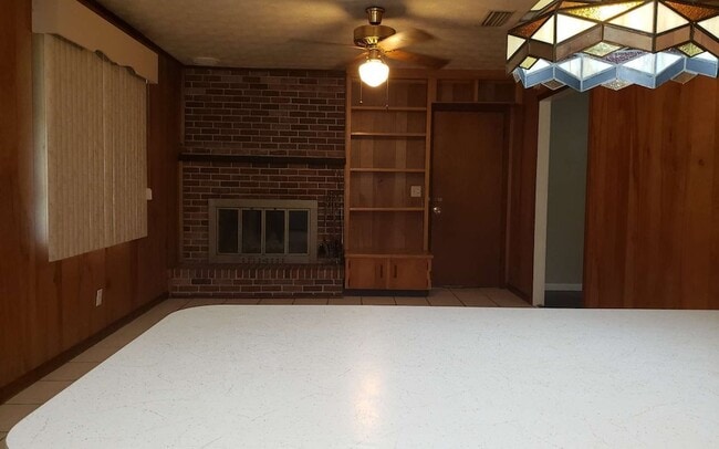 Building Photo - 506 SW Tularosa Ln