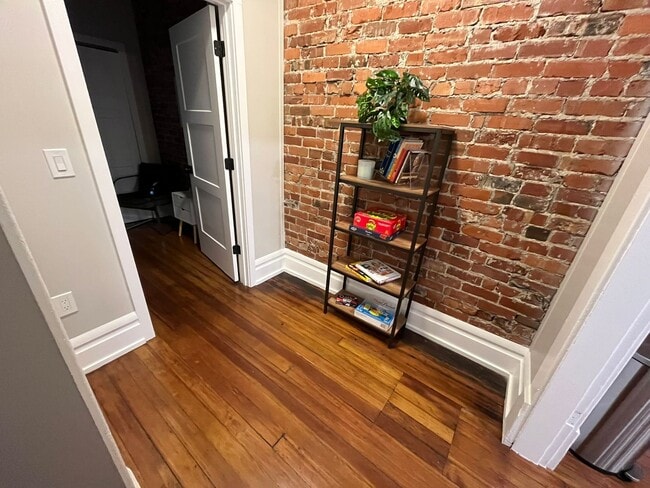 Building Photo - Dennison Ave 866-868 CR