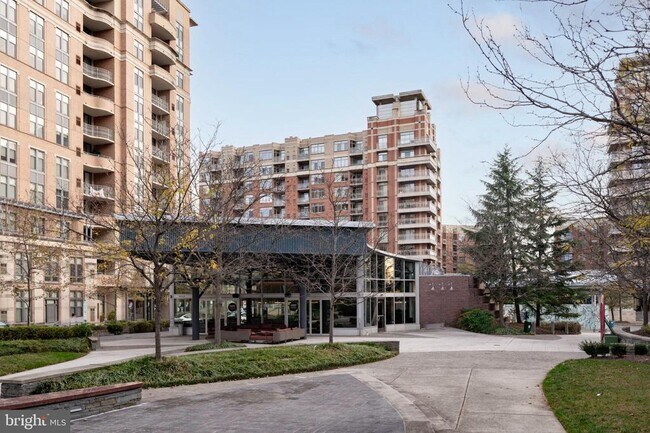 Building Photo - 3600 S Glebe Rd