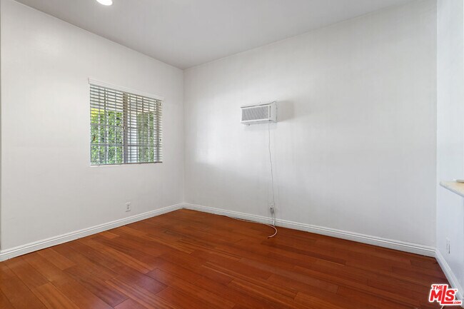 Building Photo - 3421 Walton Ave