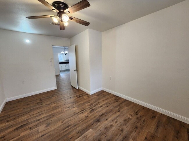 Building Photo - Renovated Beauty with a full-service Casita