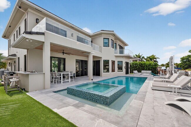 Building Photo - 785 NE 70th St