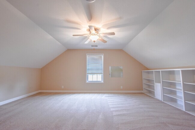 Building Photo - Pet Friendly Three Bedroom with Bonus!