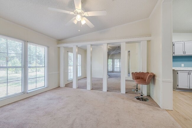 Building Photo - Spacious 3 Bed 2 Bath Home on Large Lot - NO HOA!