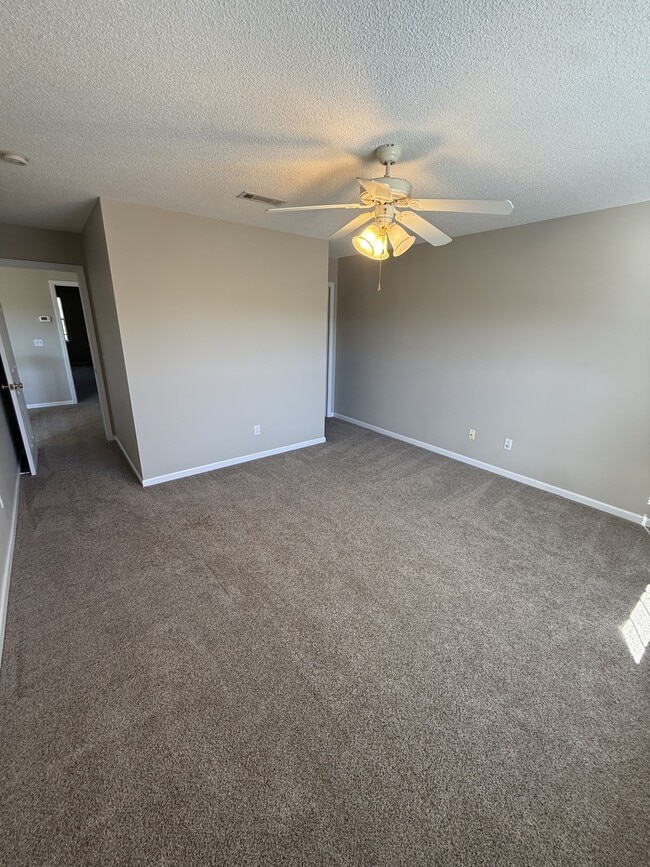 Building Photo - 115 Creeke Ln