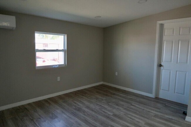 Building Photo - 410 Suwanee Dr