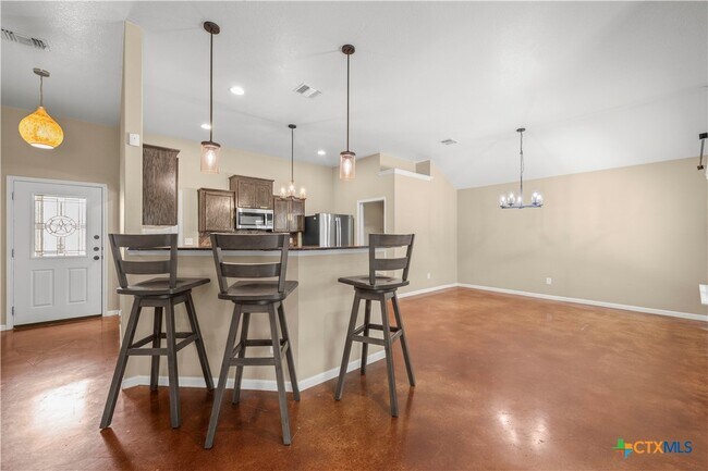 Building Photo - 314 Pointer St