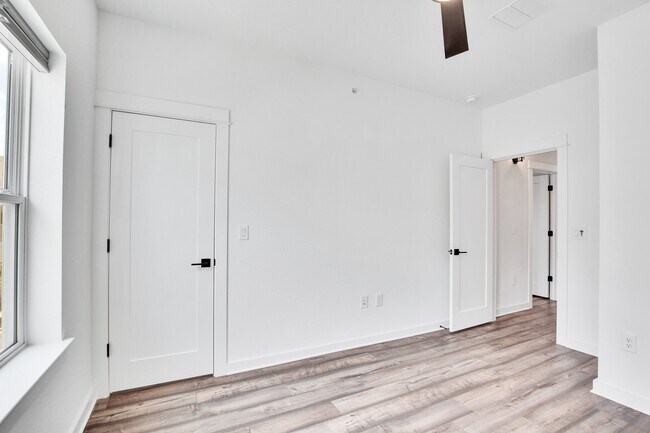 Building Photo - 3201 Zach Scott St