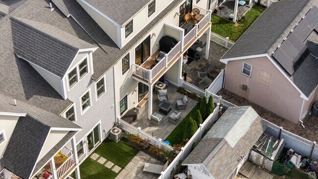 Building Photo - 30 Park St