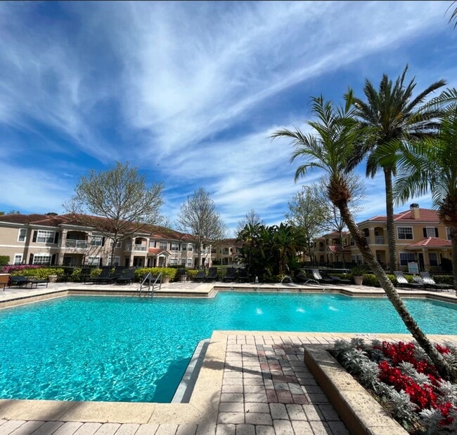 Building Photo - Newly listed 2/2 Condo in the heart of San...