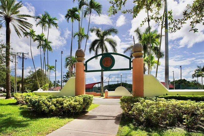 Building Photo - 615 Santander Ave