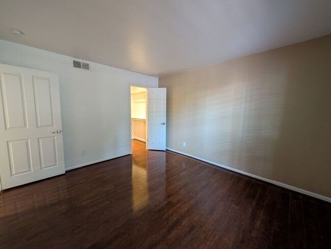 Building Photo - 1 Bedroom and 1 Bath