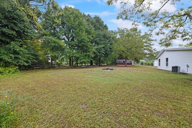 Building Photo - AVAILABLE 9/19!! 3bed/2bath with flex spac...