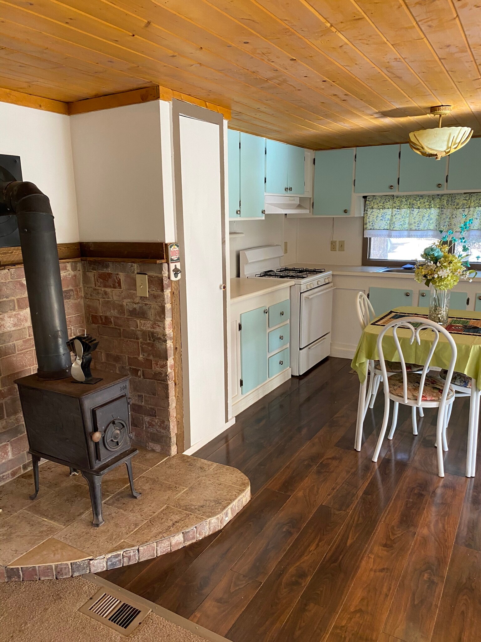 Kitchen (3) - 808 N Easy St