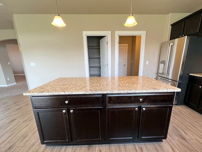 Building Photo - West Richland Home On 0.32 Acres