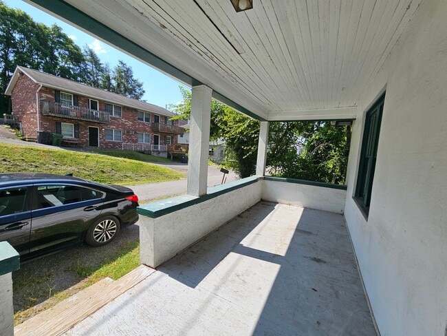 Building Photo - 397 Gilmore St