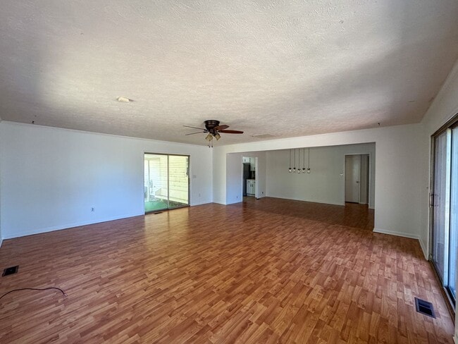 Building Photo - 3 Bed 2 Bath College Lakes Home with Fence...