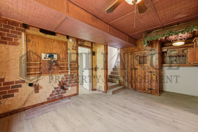Building Photo - 322 S Jonathan St