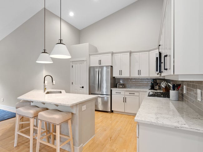 Building Photo - 1442 NE 18th Pl