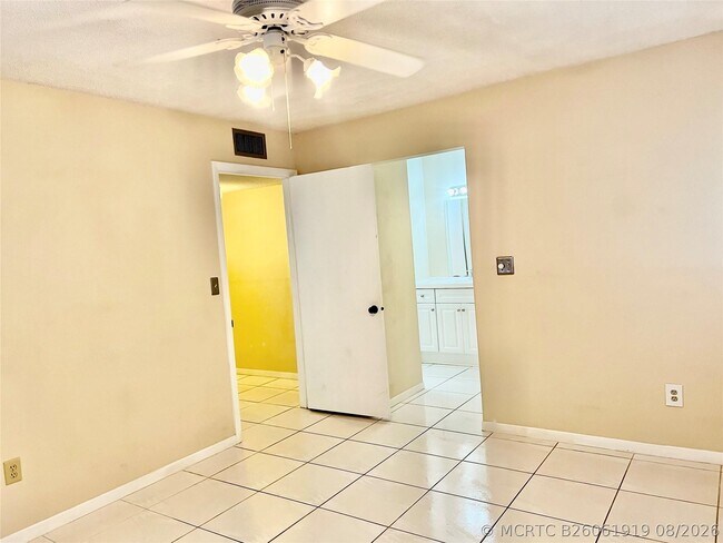 Building Photo - 9718 S Belfort Cir