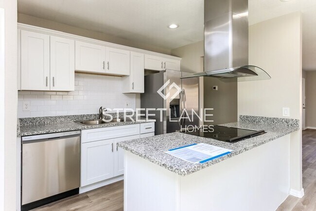 Building Photo - Now offering the first full months rent free!