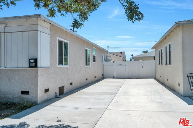 Building Photo - 5128 W 133rd St