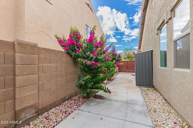 Building Photo - 3433 E Bluebird Pl