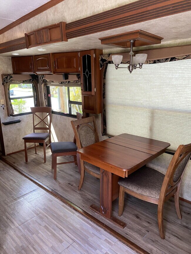 Building Photo - Cozy Retreat in St. Cloud: Your Next Serene Getaway Awaits!