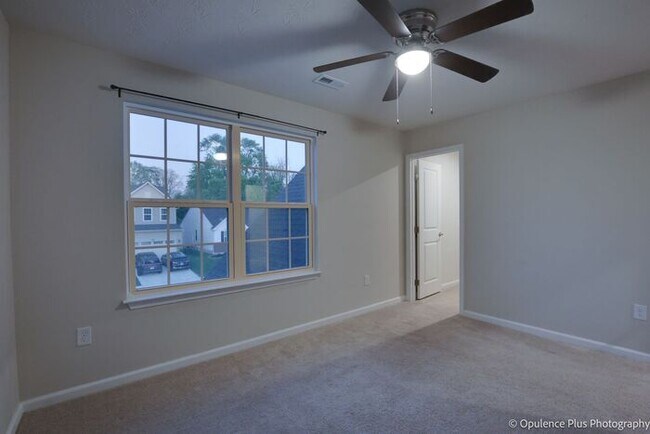 Building Photo - Gorgeous 3 Bed 3.5 Bath Fairborn Home!