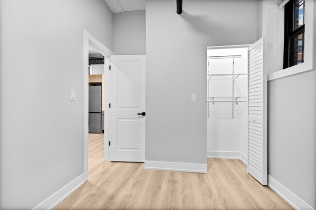 Building Photo - 1649 W Jonquil Terrace