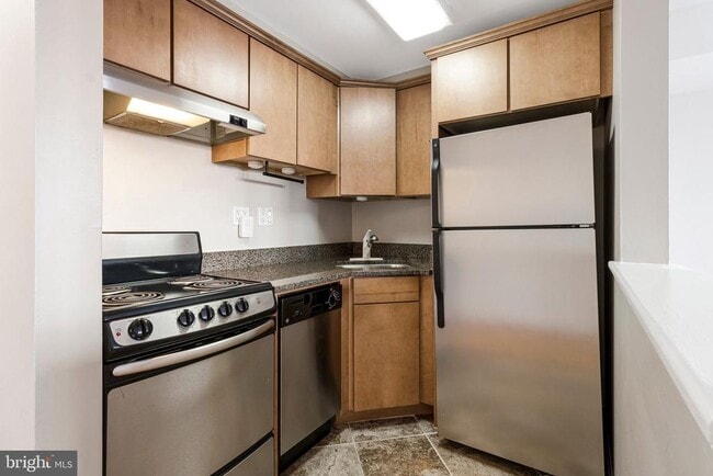 Building Photo - 1248 C St SE