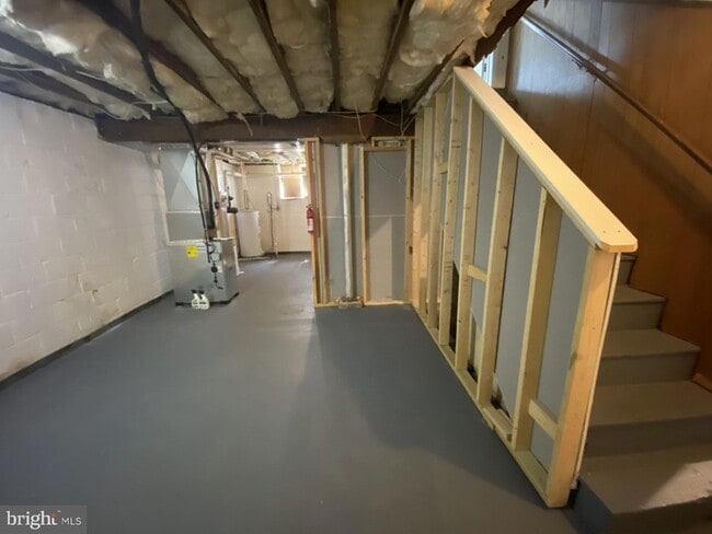 Building Photo - 106 S Walnut St