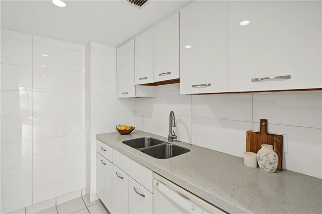 Building Photo - 1280 W Peachtree St NE