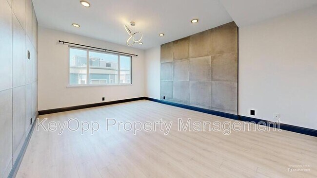Building Photo - 711 La Playa St