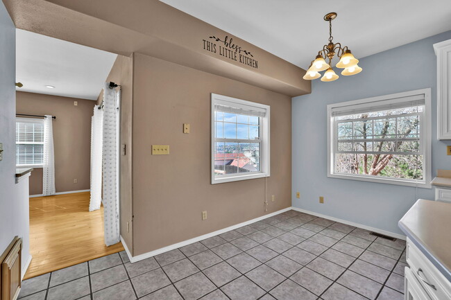 Building Photo - 6674 Chantilly Pl