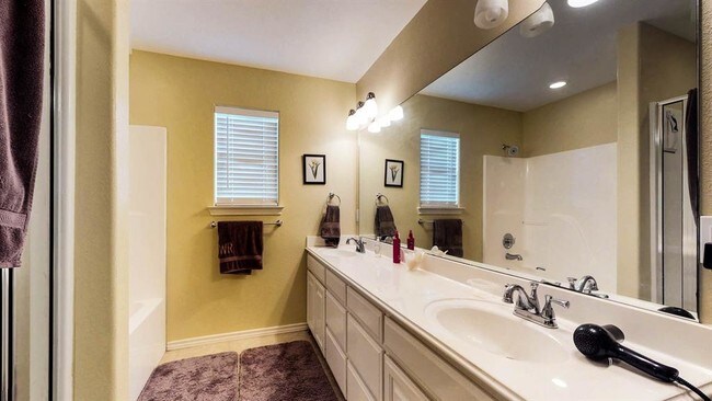 Building Photo - 909 Rancho Caribe Dr