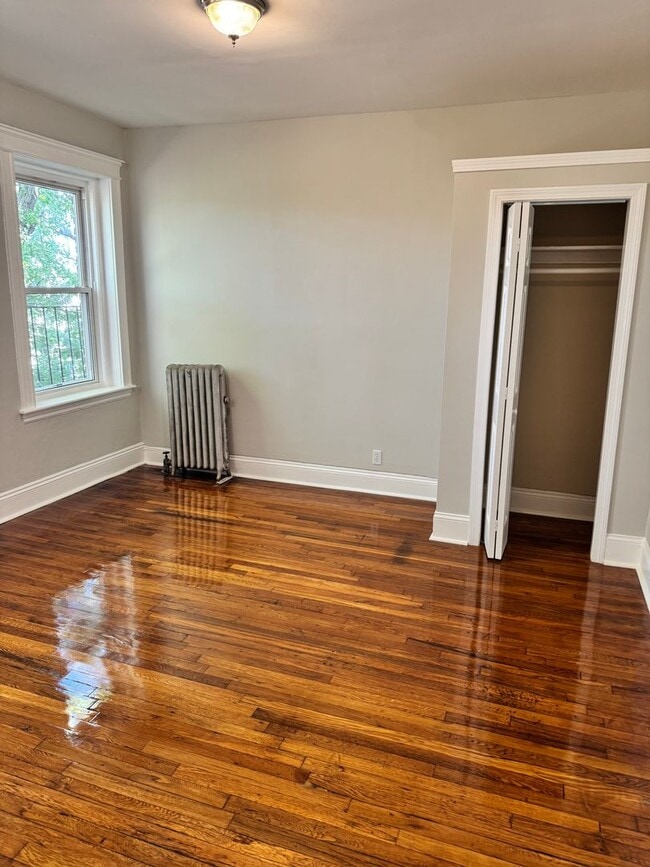 Building Photo - Fresh Studio ready for move in Jan1