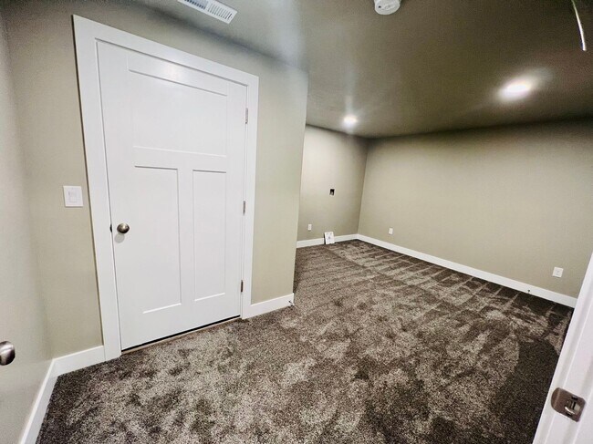 Building Photo - 893 N 1000 W