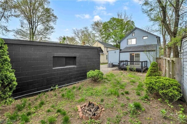 Building Photo - 1812 Brevier Ave