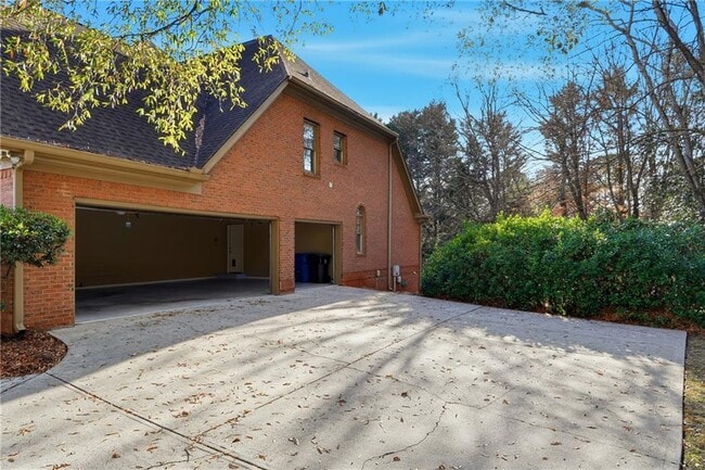 Building Photo - 5020 Greatwood Ln